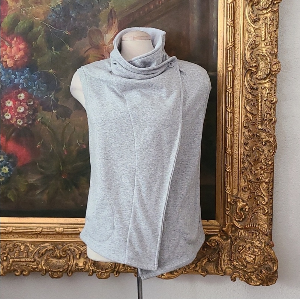 UGG grey slevless  Carrigan size M
